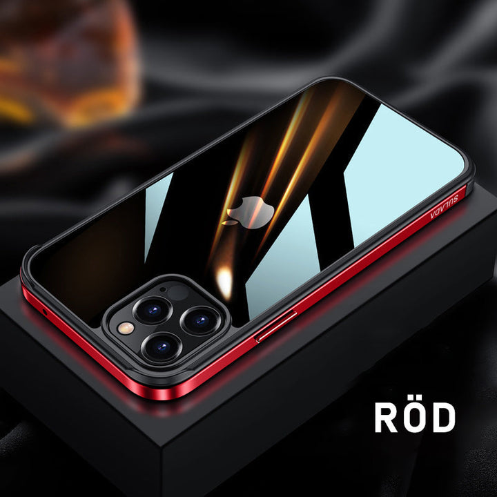 "Elegant stötsäkert iPhone 12-fodral med metallram, transparent design, skydd mot fall och stötar, hållbar och stilren"