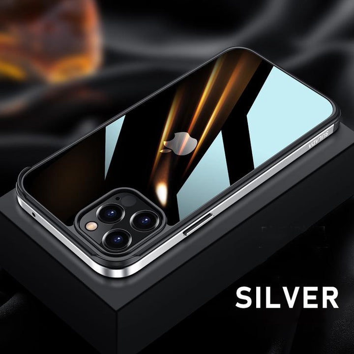 "Elegant stötsäkert iPhone 12-fodral med metallram, transparent design, skydd mot fall och stötar, hållbar och stilren"