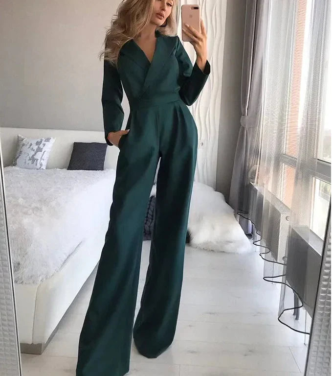 Figursydd långärmad jumpsuit "Evie" för damer. Bekväm & stilren, passar både fest & avslappnade tillfällen.