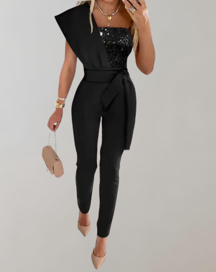Kvinnors festjumpsuit i stilren design med unikt rosettbälte som en elegant detalj.