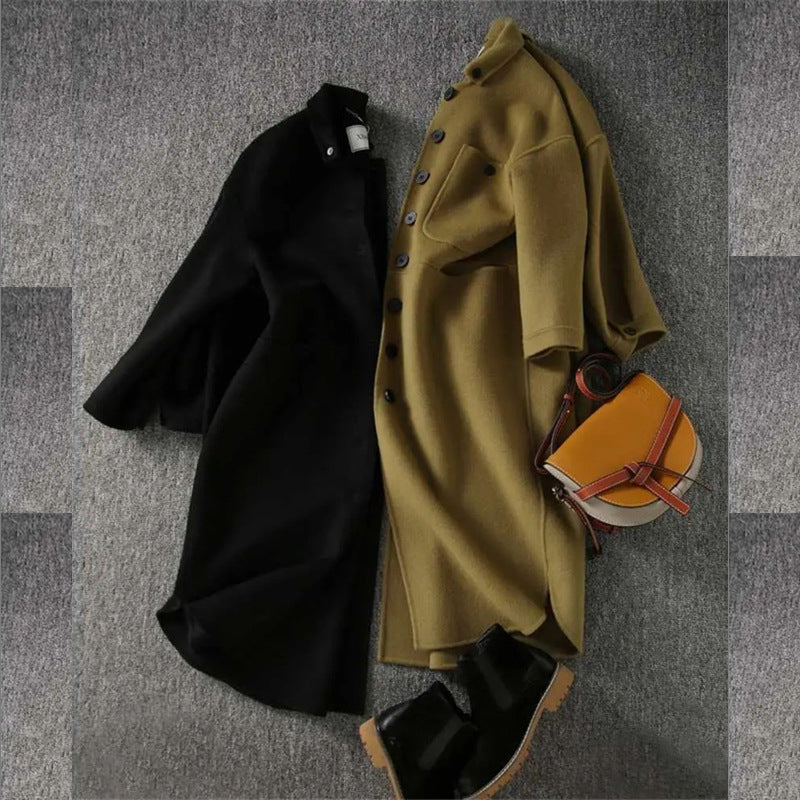 Grön kvinnors vårkappor trenchcoat i helbild, perfekt för en elegant look och ytterplagg.