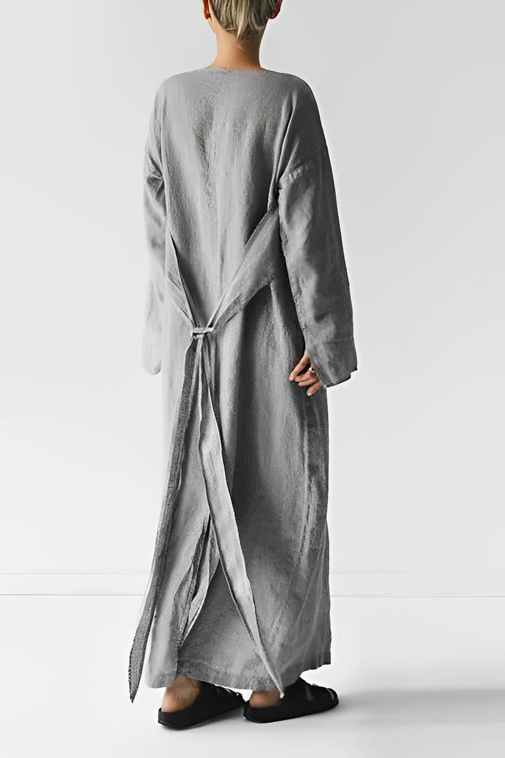 Mångsidig dammode maxiklänning i blått med elegant design, idealisk som aftonklänning.