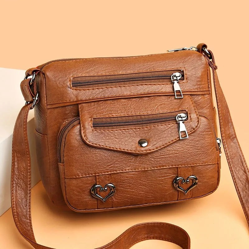 Elegant svart messenger axelväska för kvinnor, rymlig och stilren för vardagsbruk.