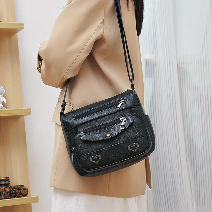 Stilren brun damväska, crossbody-modell med justerbar rem, perfekt modeaccessoar.