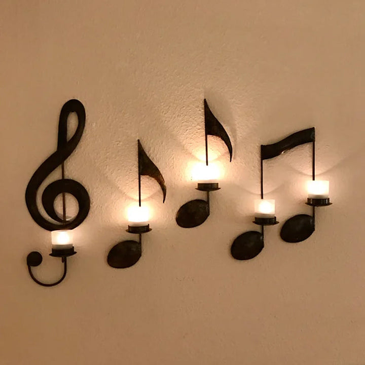 "Elegant svart metall väggmonterad musiknot ljusstake; kombinerar musikinspirerad design med stilfull dekoration."