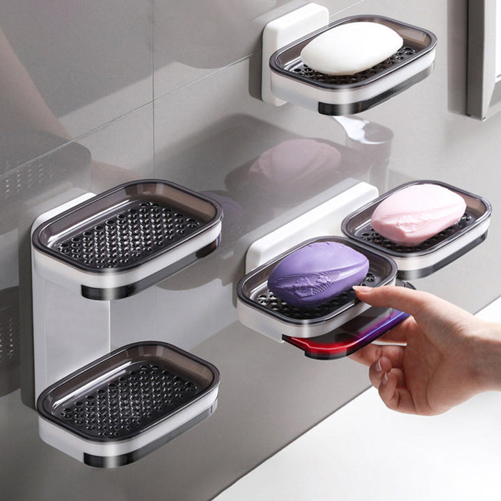 "Elegant svart och grå tvålkopp med avtappningsbricka, stilren design, glansig bakgrund, perfekt för badrumshylla."