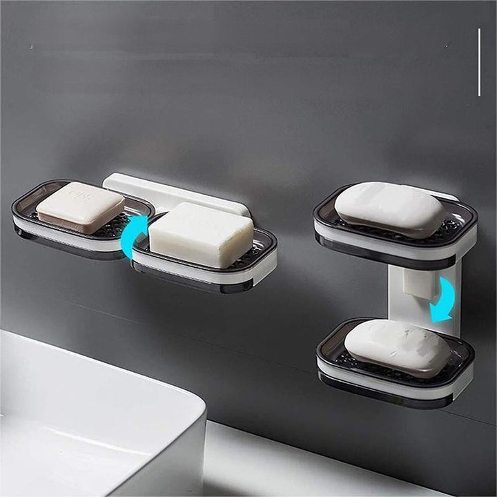 "Elegant svart och grå tvålkopp med avtappningsbricka, stilren design, glansig bakgrund, perfekt för badrumshylla."