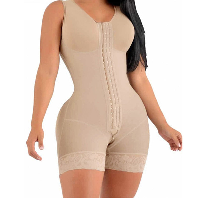 "Elegant svart one-piece shapewear bodysuit för kvinnor, erbjuder kroppsskulptering och öppen gren design för bekvämlighet."