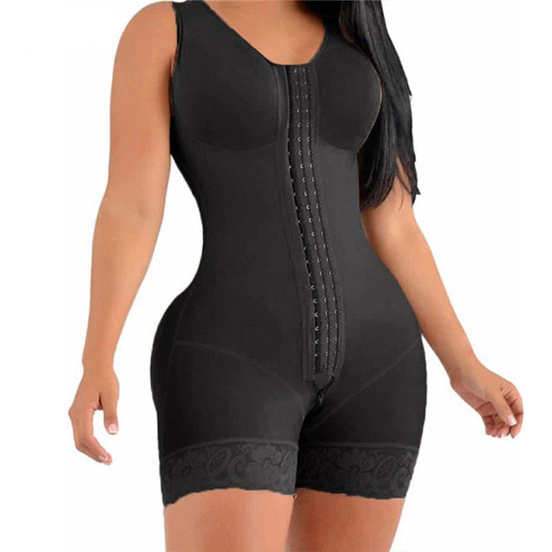 "Elegant svart one-piece shapewear bodysuit för kvinnor, erbjuder kroppsskulptering och öppen gren design för bekvämlighet."