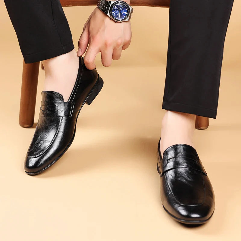 Stilfulla bruna läderloafers för herrar med elegant design, bekväma slip-on skor
