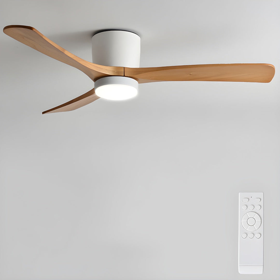 Stilren takfläkt med lampa, träblad och LED-belysning för modern inredning.