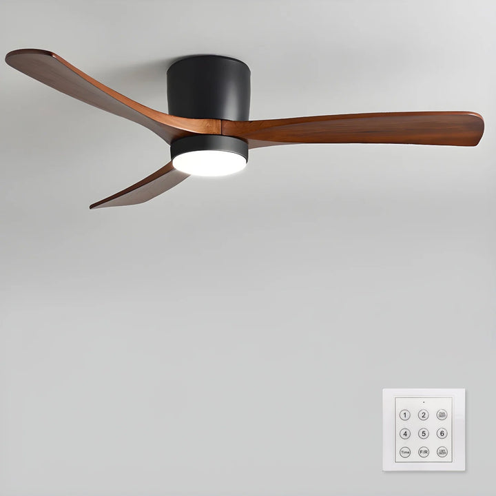 Vacker takfläkt med träblad, inbyggd LED-lampa och nordisk estetik i hemmet.