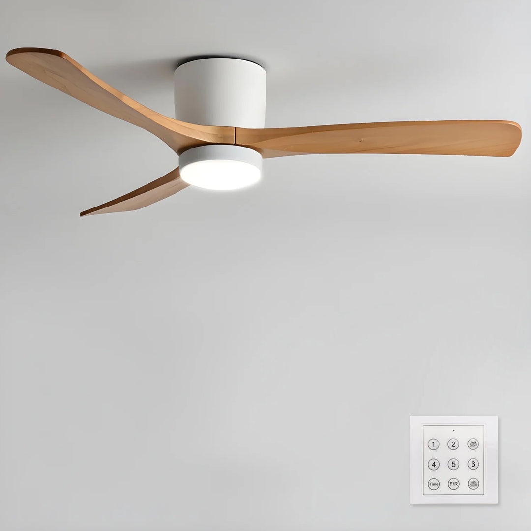 Stilfull takfläktlampa med träblad, justerbar LED och fjärrkontroll för enkel användning.