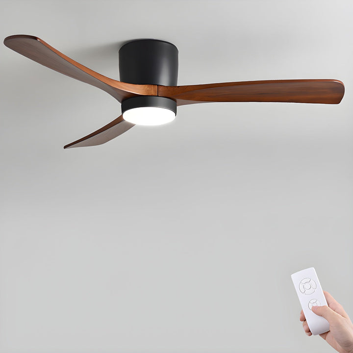 Takfläkt med lampa, vackra träblad och dimbar LED, perfekt för modern heminredning.