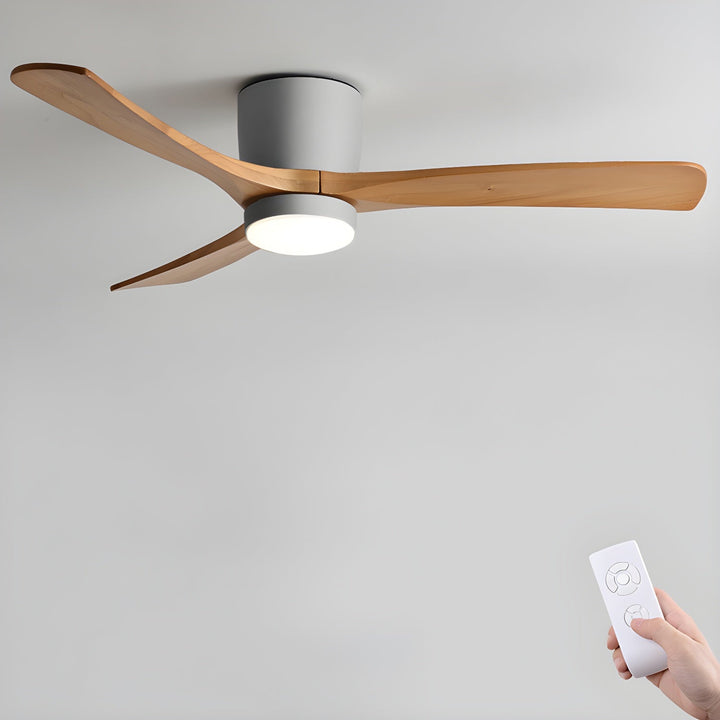 Tyst, energieffektiv takfläktlampa med träblad, justerbar LED och fjärrkontroll.