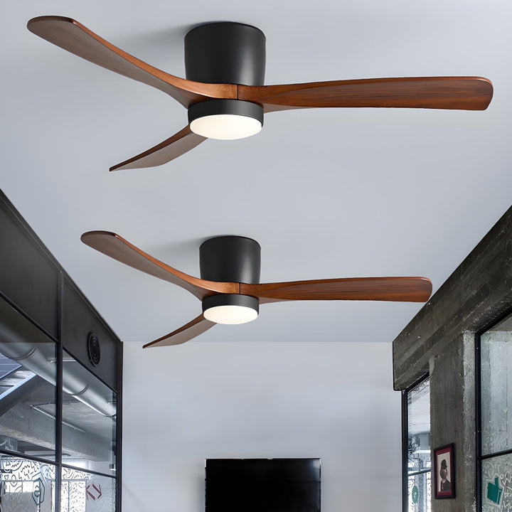 Stilren takfläkt med lampa, träblad och LED för vardagsrum och sovrum.