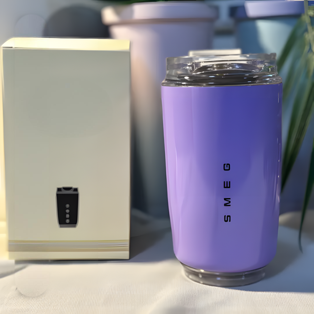 Högkvalitativ termosmugg i rostfritt stål för kaffe och te. Isolerar effektivt, elegant design för köket.