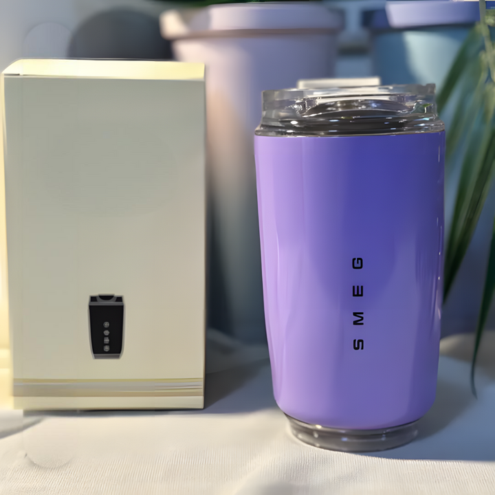 Högkvalitativ termosmugg i rostfritt stål för kaffe och te. Isolerar effektivt, elegant design för köket.