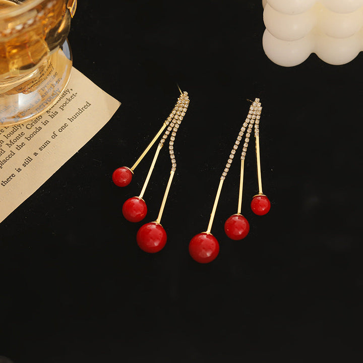 "Elegant tofs piercingörhänge för kvinnor, vit/röd, unik och stilren design, perfekt accessoar för alla tillfällen."