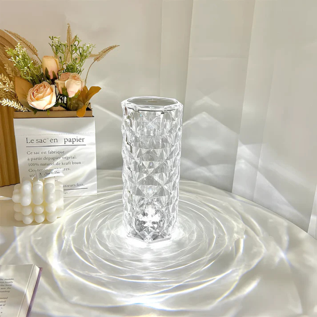 Elegant touchlampa i kristall, bordslampa för mysig sovrumsbelysning och stämning.