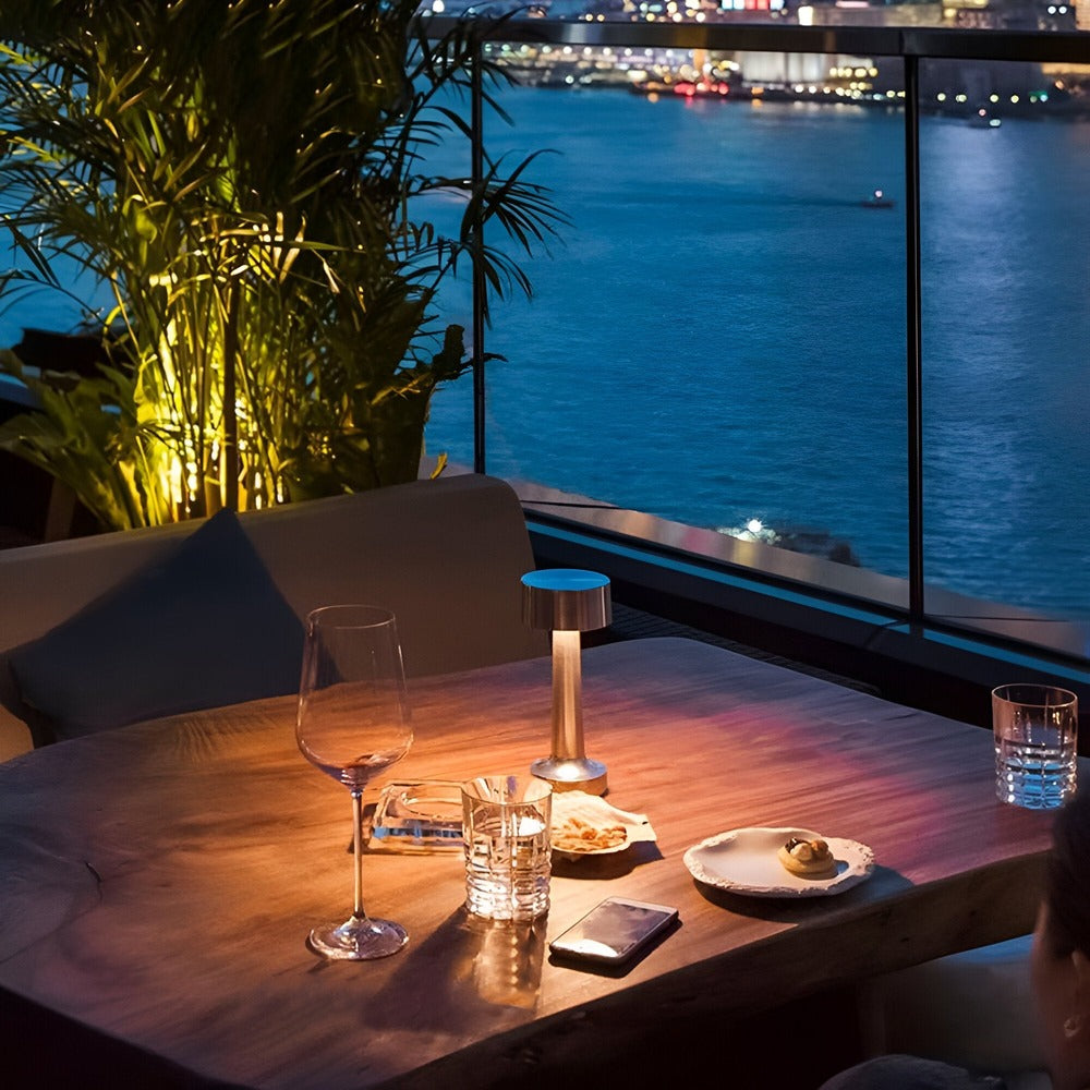 Uppladdningsbar LED-bordslampa i retrostil, trådlös. Perfekt designlampa för hem, restaurang och mysig atmosfär.
