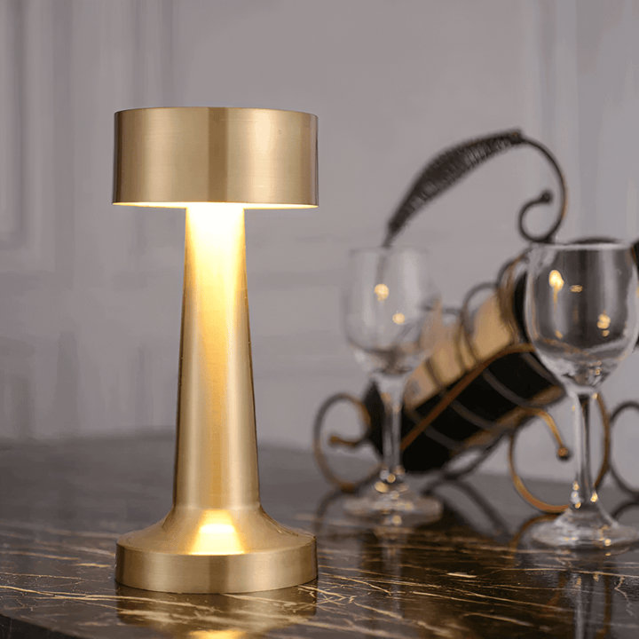 Trådlös bordslampa i retrostil med LED-belysning. Idealisk för hem, restaurang och mysiga kvällar.