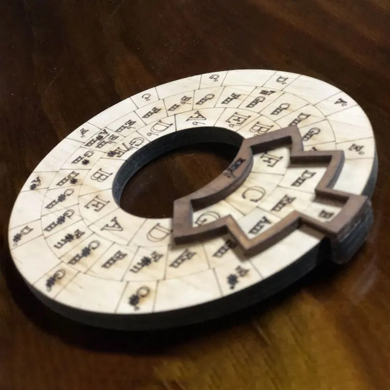 "Elegant trä melodiverktyg för musiker, justerbar i vit finish, hållbart och vackert designat för musikstudion."