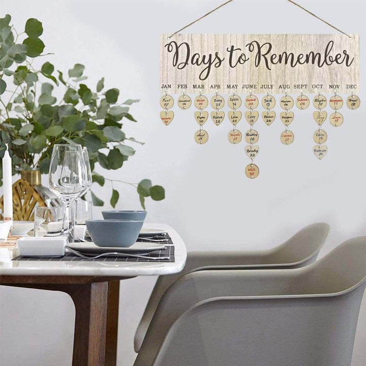 "Elegant träkalender för årsdagar, med anpassningsbara träcirklar och hjärtan för personliga datum."