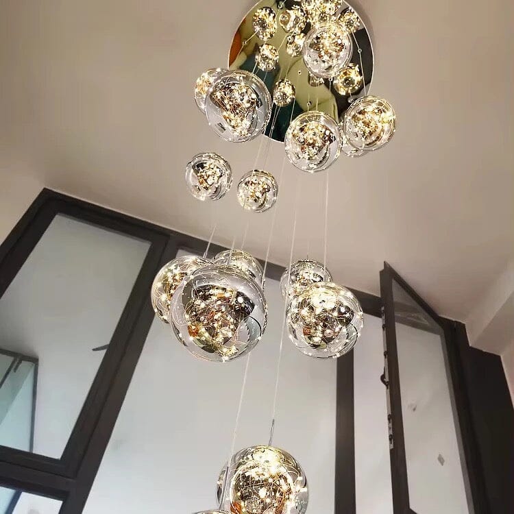 Lyxig entrékrona med glasorb och LED, ger varmt & inbjudande sken till din hall.