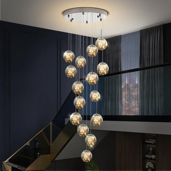Rostfritt stål & glasorb: elegant taklampa som definierar modern lyx i entrén.