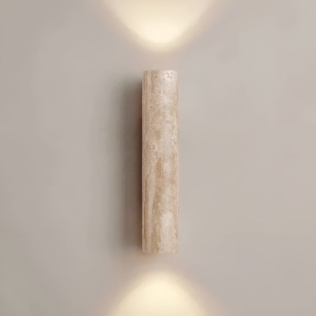 Stilren travertin vägglampa. Elegant LED-belysning som passar både klassisk & modern inredning.