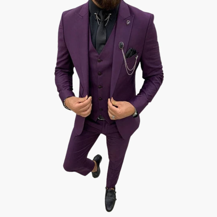 Premium tredelad herrkostym med smal passform. Elegant val för den moderne mannen.