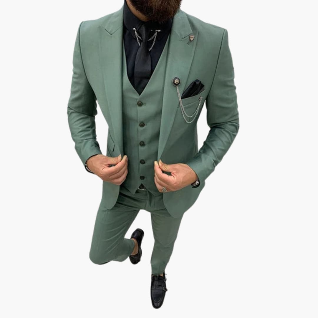 Herrkostymset: smal passform kavaj, väst och kostymbyxor. Tredelad design för en skarp silhuett.