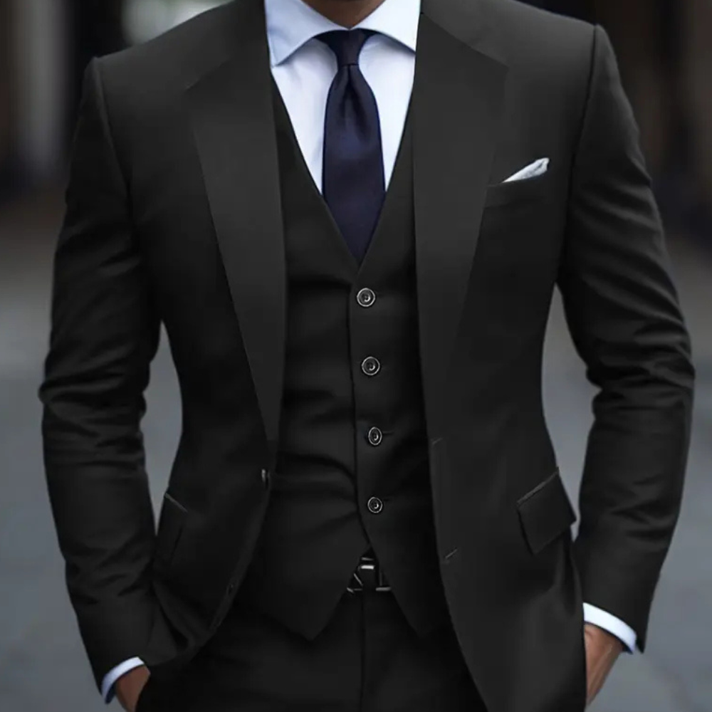 Mörkblå tredelad kostym Leon för män. Elegant slimfit affärsdräkt, perfekt för formella tillfällen.