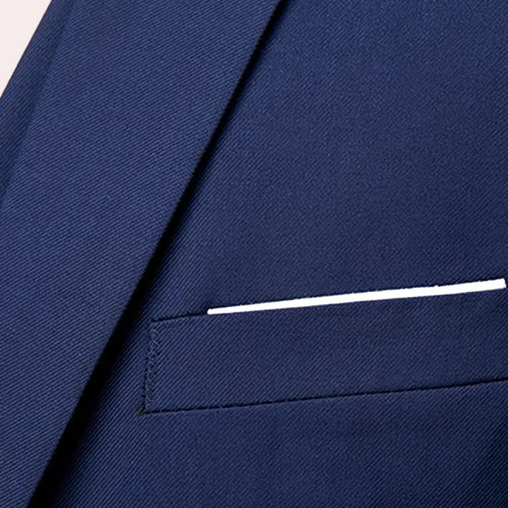 Formell herrkostym Leon, tredelad. Klassisk design för bröllop, gala och professionella möten.