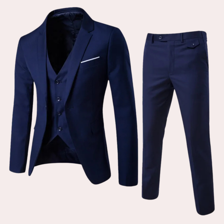 Snygg slimfit kostym Leon för herrar. Tredelad design i herrmode som utstrålar elegans och skärpa.