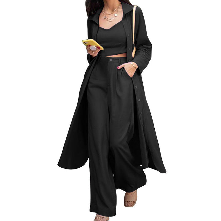 Elegant tredelad kvinnokostym i lila och svart, utsvängda byxor, stilfull design, perfekt för sommarens alla tillfällen.