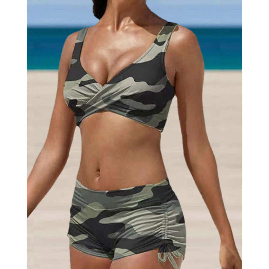 Stilren tvådelad bikini för kvinnor. Stretchig, formande design med hög midja, idealisk för soliga dagar.