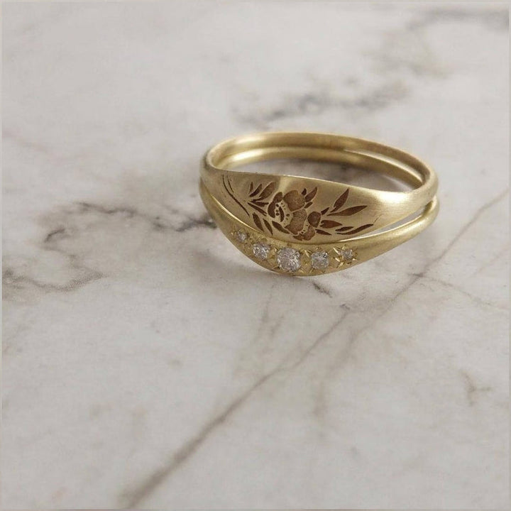 "Elegant unik lavendelring för kvinnor med guld och zirkon, perfekt som romantisk accessoar för speciella tillfällen."
