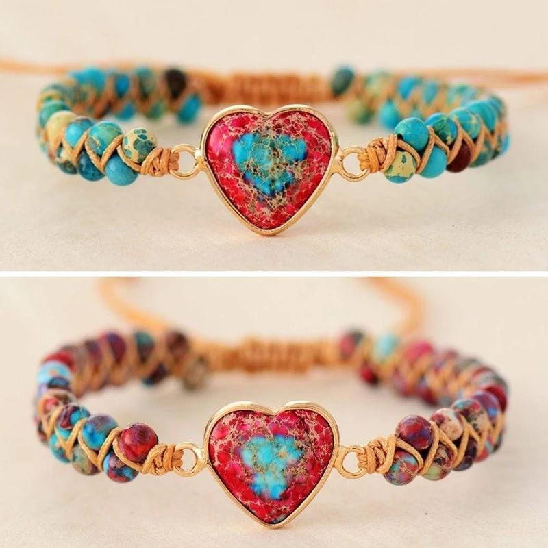"Elegant unisex röd jaspis armband med guldpläterad legering och justerbar dragsträng."