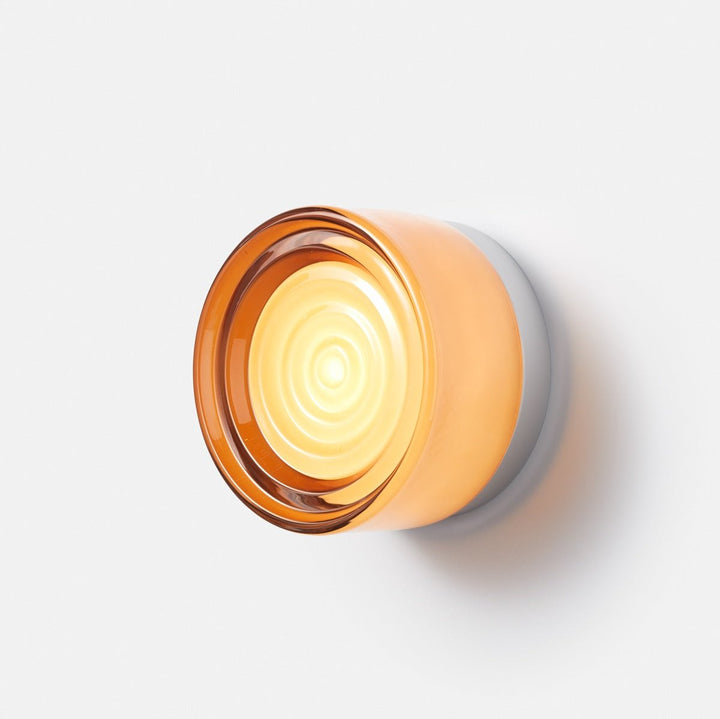 Designad IP65 vägglampa för utomhusbruk, modern stil som entrébelysning.