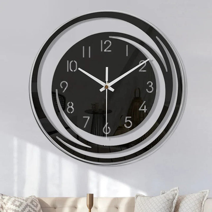 Elegant väggklocka med tyst urverk och modern design, perfekt för stilren heminredning.