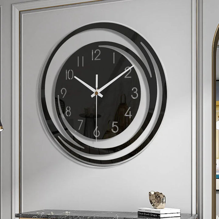 Modern vardagsrumsklocka med elegant design, tyst funktion som smälter in i den övriga heminredningen.