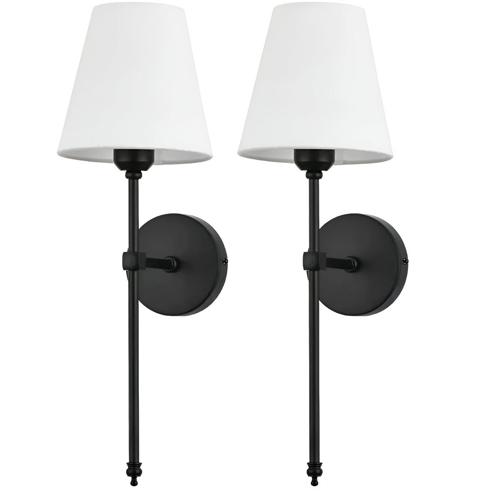 Exklusiv designlampa i svart metall med tygskärm. Skapa unik atmosfär med denna eleganta vägglampa.