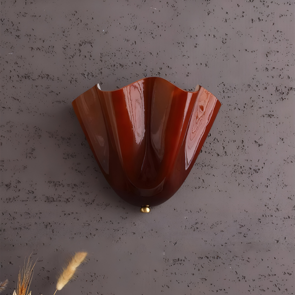 Funktionell och stilren vägglampa med snäckdesign. Modern LED-lampa för alla rum.