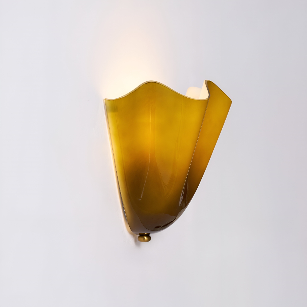 Unik snäckdesignad vägglampa. Modern LED-lampa som ger ett behagligt och mysigt sken.
