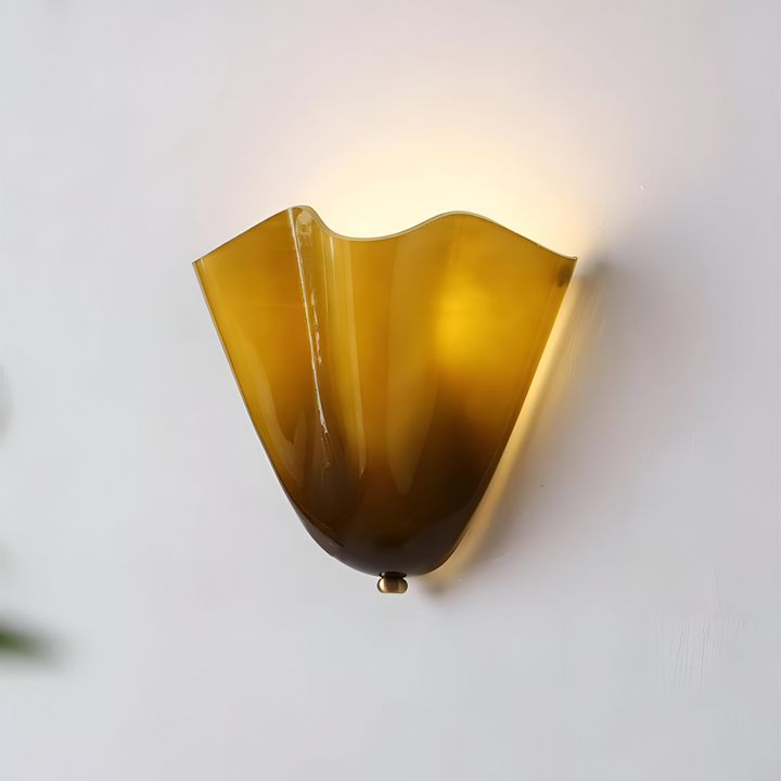 Dekorativ snäcklampa med LED. Vägglampa som tillför modern touch och mysigt ljus till hemmet.