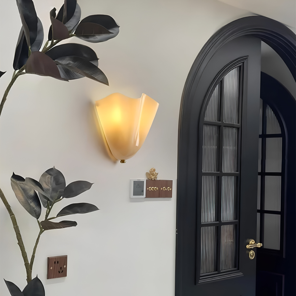 Modern stämningsbelysning: Vägglampa med unik snäckdesign. Perfekt dekorationslampa för hemmet.