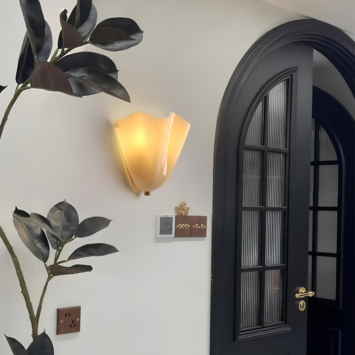Modern stämningsbelysning: Vägglampa med unik snäckdesign. Perfekt dekorationslampa för hemmet.