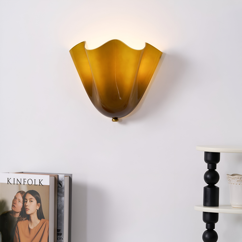Unik designlampa: Snäckformad vägglampa med LED för en mysig och modern heminredning.